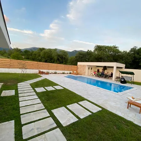 Vestovis House *