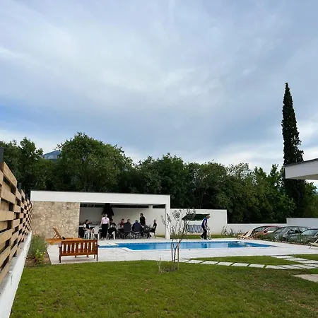 Vestovis House